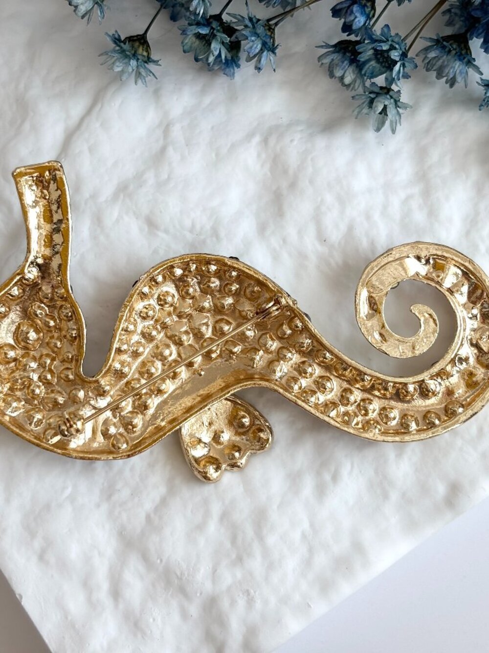 Seahorse Rainbow Rhinestone Gold Toned Jumbo Vintage Inspired Brooch Pin - Picture 11 of 16